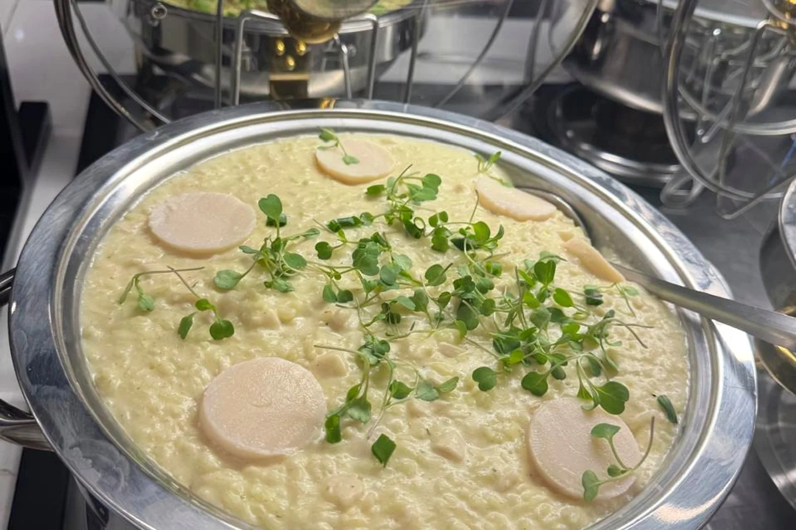 Panela de sopa cremosa no Festival de Sopas