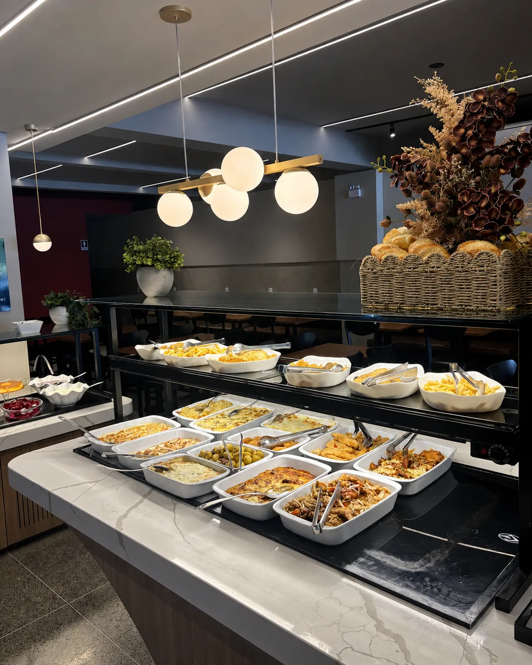 Prato de comida caseira servido no buffet do Delícia do Vale
